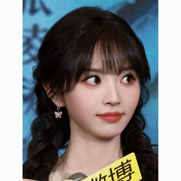 ✨限時下殺✨田曦薇同款金色蝴蝶耳环轻奢高级感满钻时尚百搭耳扣耳饰2026新款 耳環 耳釘 耳飾