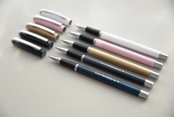 【 婚禮紀念簽名筆 】/  珍珠水性筆  / ( 提供客製化服務 )