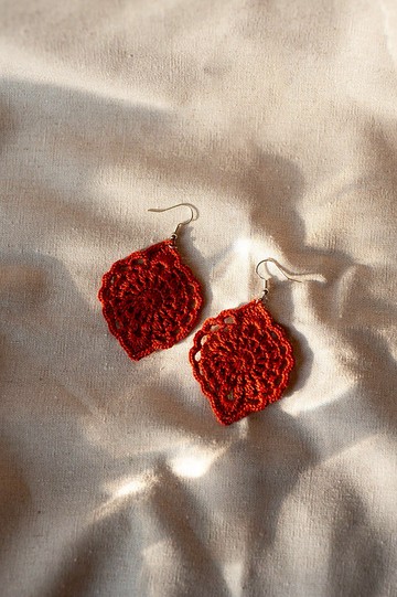 手工鈎織水滴形耳環 | 緋紅