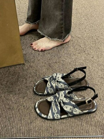 刺繡款涼鞋平底一字扣夏新款時尚沙灘舒適軟底波西米亞羅馬風【倪醬小鋪】