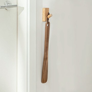 胡桃木製可掛式免彎腰長鞋拔/穿鞋輔助器 柄長75cm