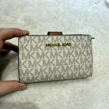【MK｜全新】現貨 MICHAEL KORS 短夾 中夾 滿版 錢包 防刮紋 零錢短夾｜Little Bee 小蜜蜂精品