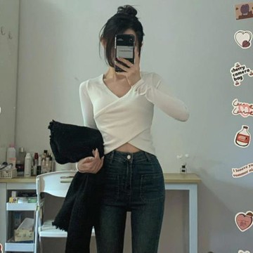 純欲風辣妹V領長袖t恤女春設計感小眾別致緊身內搭短款上衣打底衫