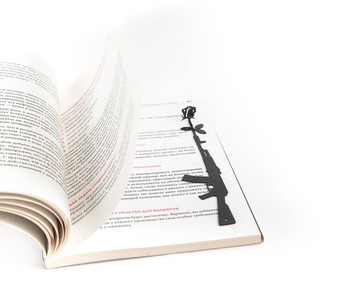 槍與玫瑰書籤，「Make Peace Not War」，送給愛書人的文藝小禮