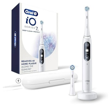美國直送  Oral-B iO 深層清潔 + Protect 充電電動牙刷，白色，搭配 iO Series 7 牙刷、兩個替換刷頭及充電旅行盒