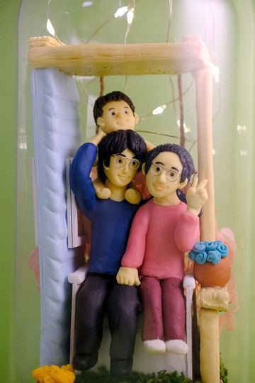 情人節小禮品,內有LED燈效,可客製名字.提供相片客製人物造型