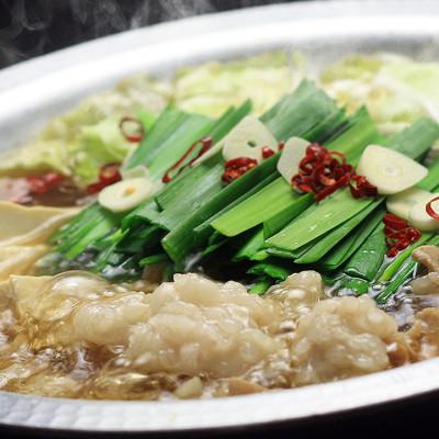 ふるさと納税 太宰府市 博多の人気2大鍋のセット「味噌もつ鍋」と「博多水炊き(ぶつ切り)」各2〜3人前(太宰府市)