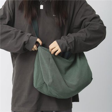 日系ins簡約純色百搭工裝風單肩斜挎包帆布袋男士學生休閑挎包女