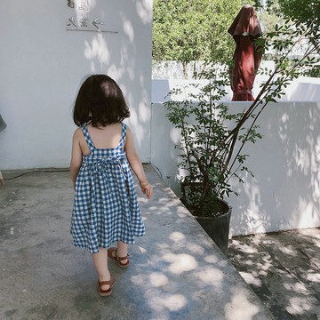 全館台灣現貨🧜‍♀️100-130碼女童純棉夏季洋裝背心裙可愛藍格子蝴蝶結綁帶渡假風連衣裙MERMAID_MOON