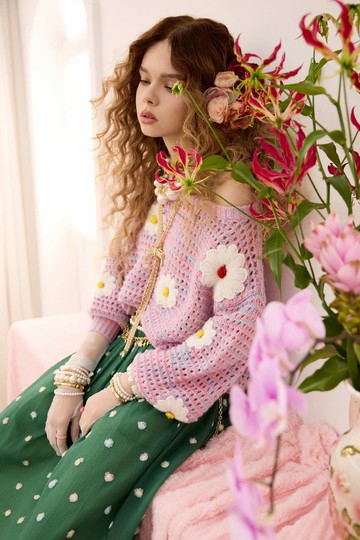 綴手鉤花卉針織上衣