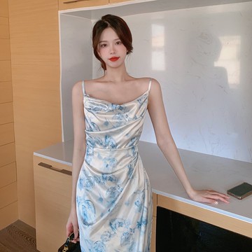 夏季新款性感名媛蕩領小眾設計褶皺印花中長裙開叉過膝吊帶連衣裙