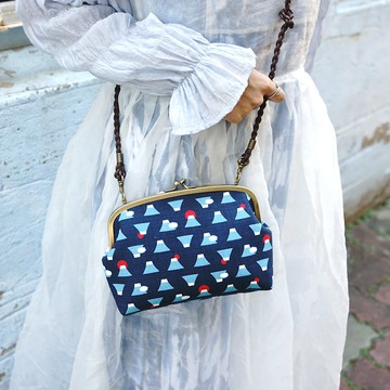 大好青空創意手染隨行側背口金包-青春無敵富士山