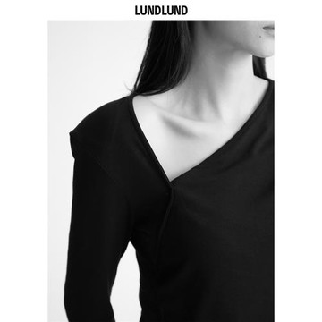 LONDLOND斜邊領不規則設計感褶皺長袖T恤修身內搭打底針織衫上衣
