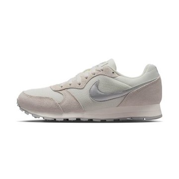 Nike MD Runner 2 女鞋 銀白色 麂皮 銀鉤 運動 慢跑鞋 749869-108