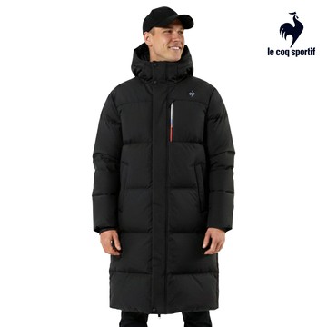 【LE COQ SPORTIF 法國公雞】男款黑色長版羽絨外套LKW63293