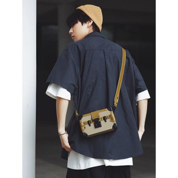 高級感輕奢盒子包男潮牌斜挎包小眾設計感機車通勤小方包手機包