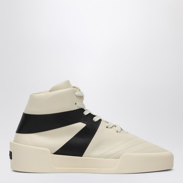 Cream/black Basketball sneaker