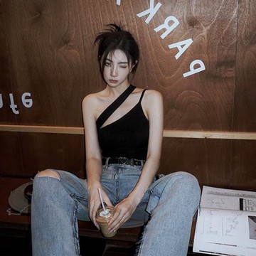 獨特別致斜肩小吊帶背心女外穿秋季美背西裝內搭打底美式掛脖上衣