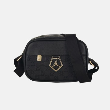 【NIKE耐吉】Jordan喬丹Core Monogram黑色金標斜背包(JD2633006AD001) 肩背包 相機包 女生小腰包 男生潮流側背包 朋友禮物 千元交換禮物 質感情人節禮物 七夕禮物