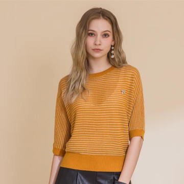 【YUTZUYA 優姿雅】細閃柑橘洞洞條紋寬版毛線衣-附亮鑽別針