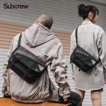 Subcrew潮牌斜挎包男2022新款幻彩郵差包街頭運動潮流黑單肩挎包