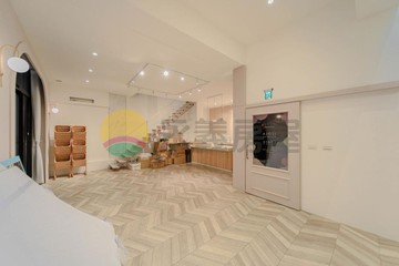 巨蛋|隱密|美業|辦公|柔光質感挑高+車位｜高雄市左營區新莊一路