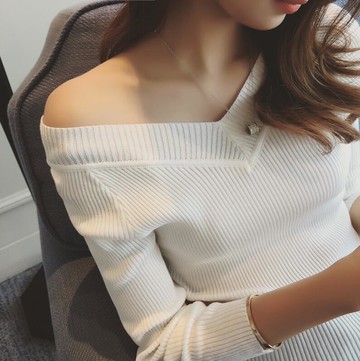 早春性感露肩針織衫前后V領長袖打底衫女修身短款緊身套頭毛衣潮1入