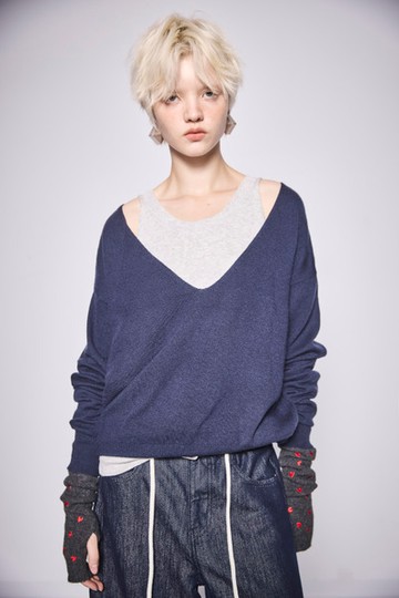 V領柔軟針織上衣