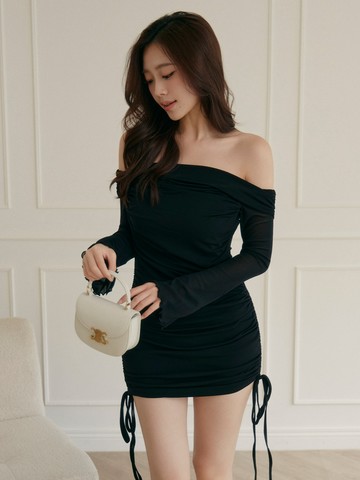 映在陽光下的優雅；一字領抓皺綁帶連身Bra Dress 附安全褲 兩色