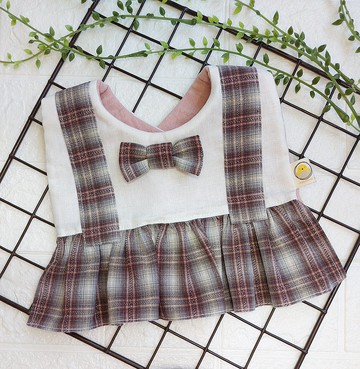 |現貨| 淑女寶寶吊帶裙型紅格子口水巾Handmade