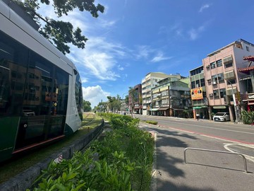 文化中心捷運｜輕軌公園首排綠意大面寬透店｜高雄市苓雅區凱旋二路