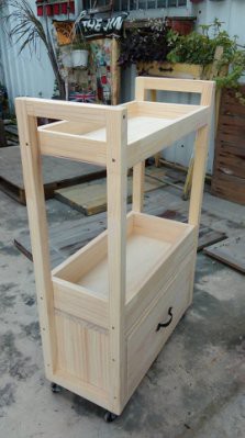 Zakka松木手推車置物架 收納櫃花台花架木工拼布cd架書櫃雜誌架dm架信箱意見箱ikea燭台花車攤位廣告pop飾品架 Yahoo奇摩拍賣