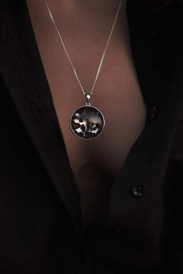 用Sericho隕石製成的大圓形Pallasite隕石吊墜