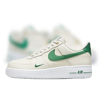 【毒】新品?NIKE W AIR FORCE 1 白奶油綠 金扣 40週年 綠勾 DQ7582-101【領券折222｜Cube卡+APP下單最高10%回饋】