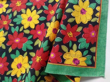 古董 Givenchy 提花花卉手帕 野花 18.5 x 18.5 英吋