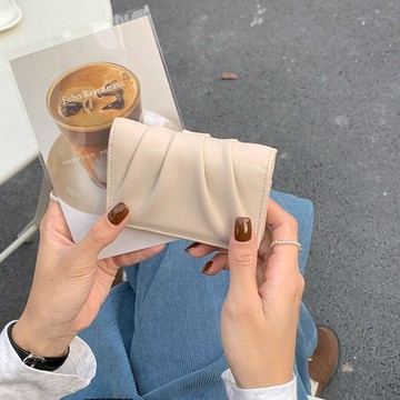1.2萬女士首選💛簡約百搭錢包褶皺ins風復古小巧精緻迷你摺疊搭扣薄款純色零錢包 韓系錢包短夾 錢包女短夾 多功能女生