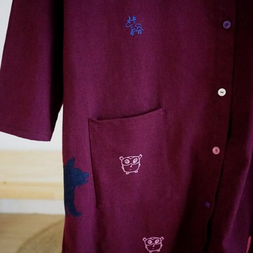 新品 紫色森林小狗背影、星星、貓頭鷹手工絹印彩釦口袋棉麻長版