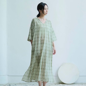 OMAKE V領口袋長洋裝 / 巴里紗 蓋染綠圖騰