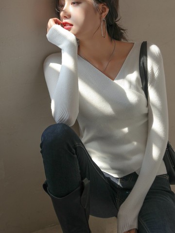 白色V領時尚洋氣打底衫女春秋冬季內搭仿羊絨長袖百搭毛衣針織衫