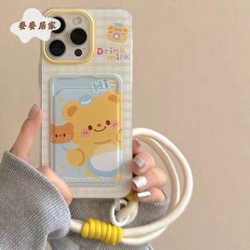 【台灣公司 可打統編】免運 手機殼 蘋果17手機殼 可愛黃油小熊蘋果14promax手機殼iPhone16/15/13卡包腕帶掛繩12女 可開發票 全館五折 工廠現貨直銷 新品特價 m9222