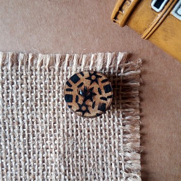 木刻圖案別針/胸針