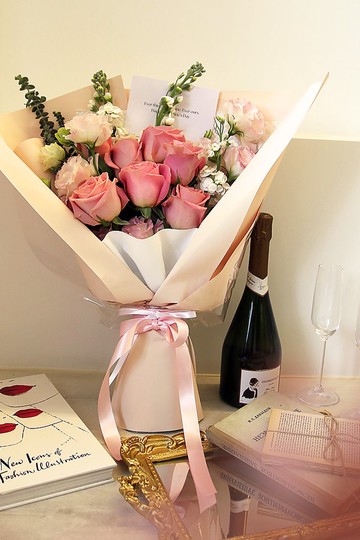 Love Story  浪漫粉紅玫瑰花束 (中) 情人節送禮推薦