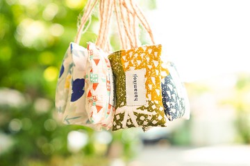 車用自然香氛 | 三入祝福到府.擴香包.香木小香枕.花色隨機