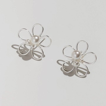 vacanza｜純銀｜鏤空珍珠花‧純銀耳環 #新年飾品 #新年禮物