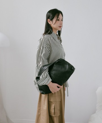 supportingrole立體收摺廓形優雅慵懶輕量真皮肩斜背手提包 黑