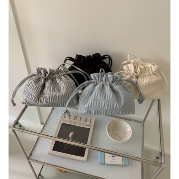 【超柔軟皮質】皺褶束口抽繩包 4色 可肩背 束口包 肩背包 斜背包 水餃包