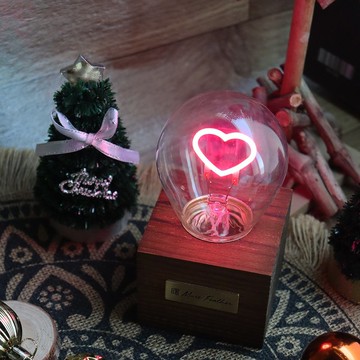 曙MUSE 情人節愛心造型LED充電燈泡原木燈座