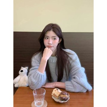 YLJZZ~奶藍色軟糯毛衣女秋冬新款慵懶風溫柔減齡圓領麻花針織上衣