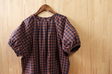 拉克蘭泡袖上衣/ 橘藍小格