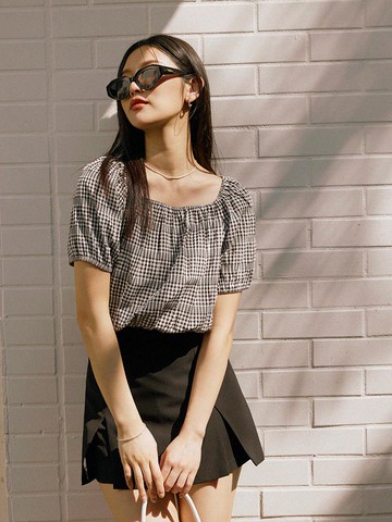 格紋下襬鬆緊泡泡袖短版上衣